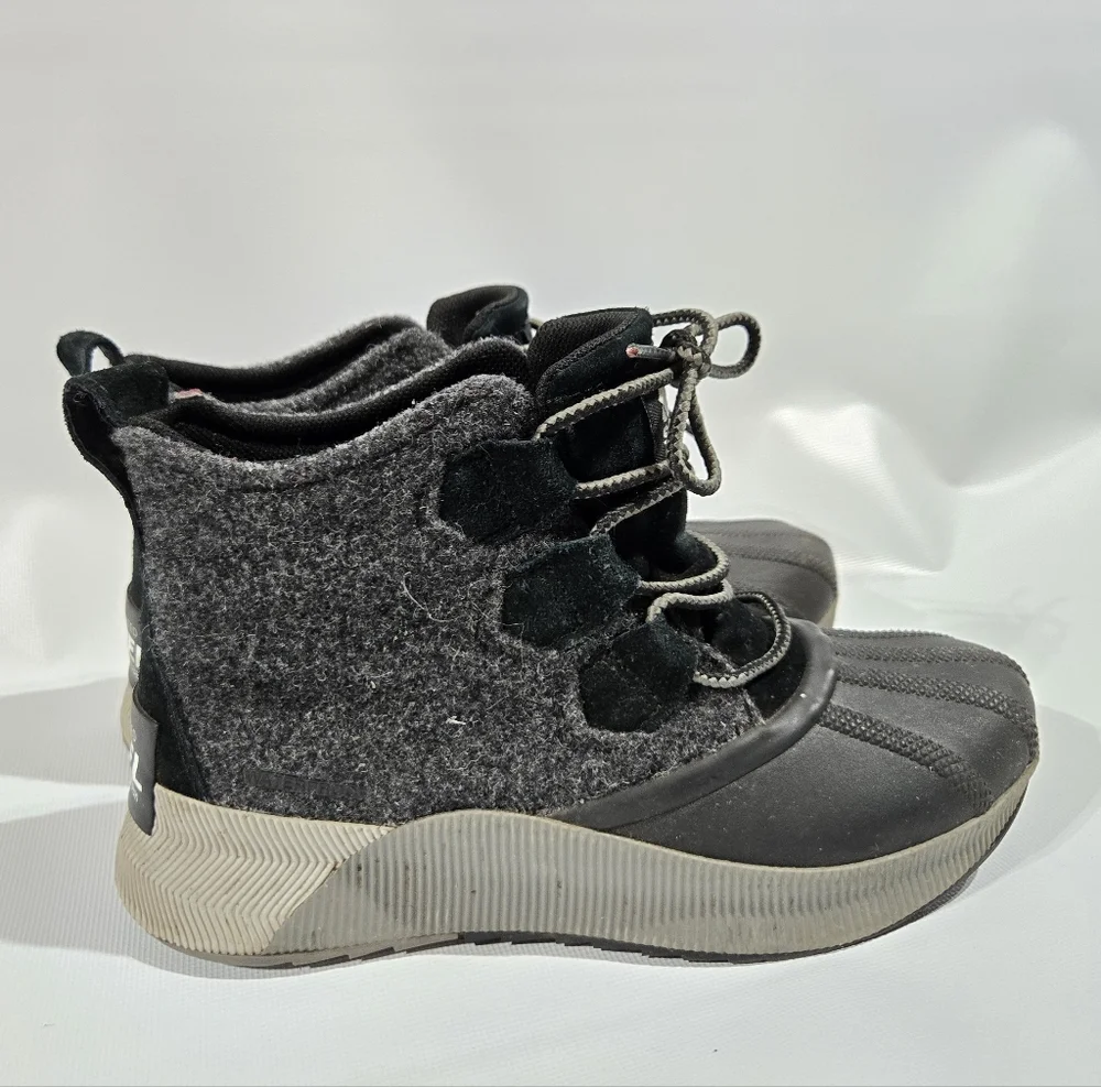 SOREL Out N About III Duck Boot Womens Sz 6.5 EUC!